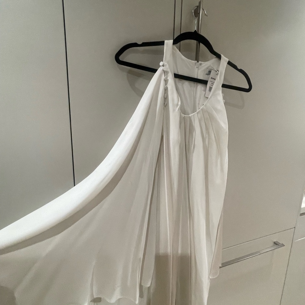 White gown - Picture 4 of 9